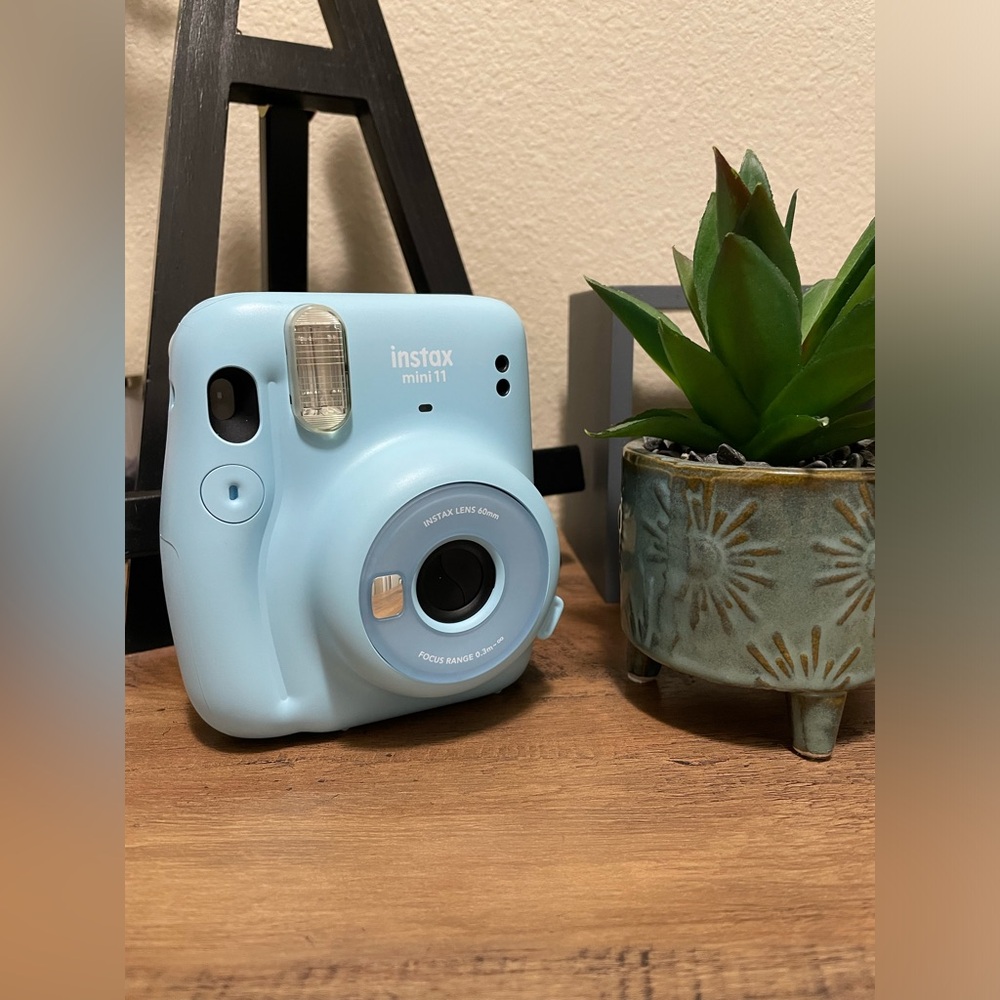 NEW Fujifilm Instax Mini 11 Camera Bundle - Blue💙